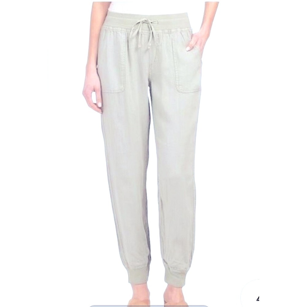 C&C California Jogger Pants
Cargo Pants
100% Linen 
Lounge Comfort 
Size Medium